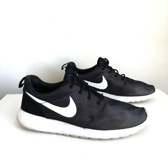 roshe run sneakers